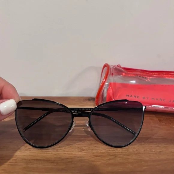 Marc by Marc Jacobs Black Cat Eye Sunglasses w/ Red Case 100% Authentic Women's - Picture 12 of 16